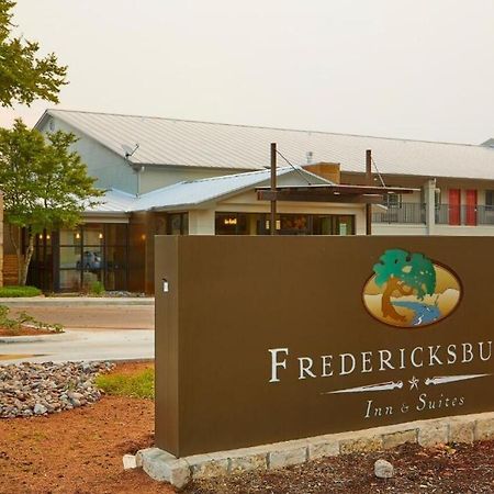 Fredericksburg Inn And Suites Exterior photo