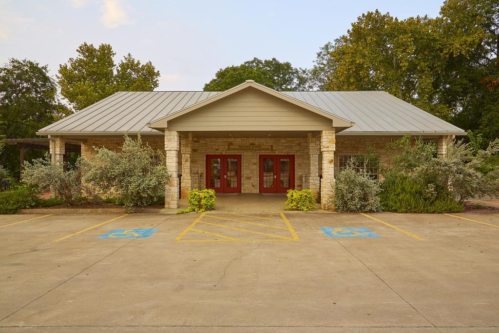 Fredericksburg Inn And Suites Exterior photo
